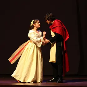 Romeu e Julieta com alunos da Escola Waldorf Santos